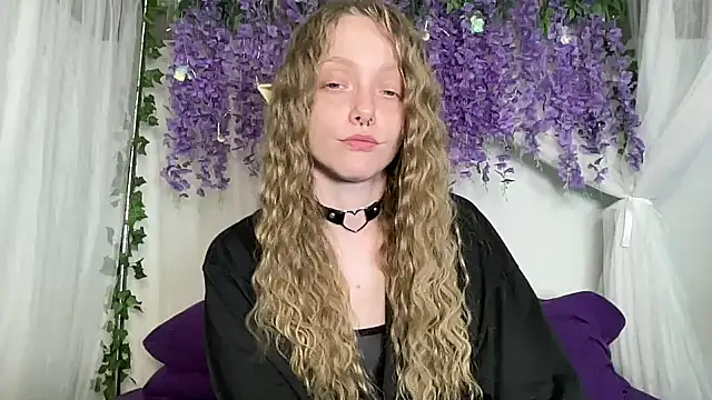 Snapshot of ElfGirlAna chatting on July 8, 2026, 3:02 pm ElfGirlAna online show from July 8, 2026, 3:02 pm