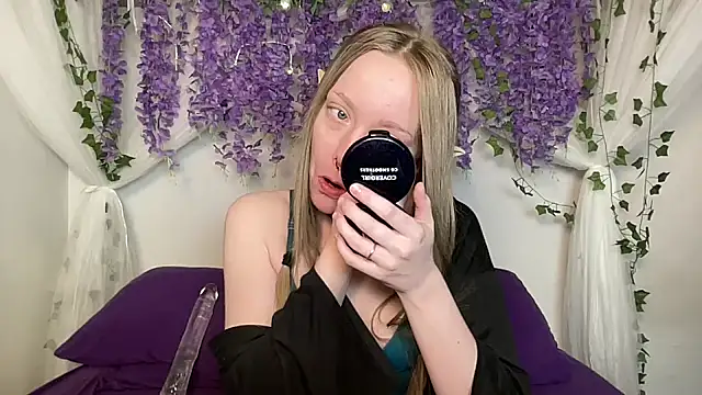 Snapshot of ElfGirlAna chatting on March 26, 2026, 3:43 pm ElfGirlAna online show from March 26, 2026, 3:43 pm