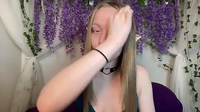 Snapshot of ElfGirlAna chatting on April 6, 2026, 3:02 pm ElfGirlAna online show from April 6, 2026, 3:02 pm