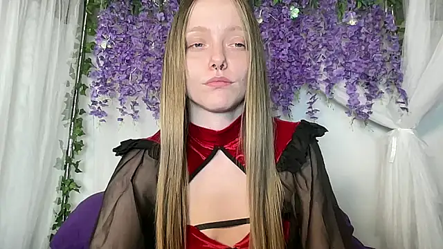 Snapshot of ElfGirlAna chatting on July 3, 2026, 2:56 pm ElfGirlAna online show from July 3, 2026, 2:56 pm