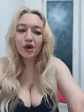 LexaVelure online show from April 9, 2026, 8:26 pm