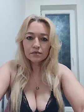 LexaVelure online show from April 16, 2026, 7:58 pm