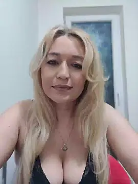 LexaVelure online show from April 16, 2026, 9:50 pm