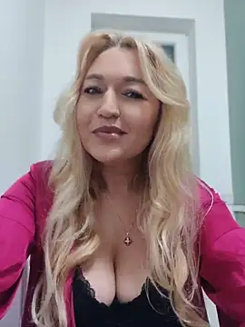 LexaVelure online show from April 3, 2026, 9:21 pm