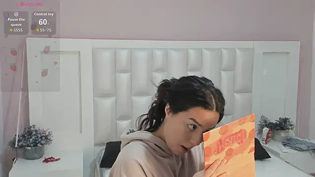 Snapshot of KylieLumi chatting on March 28, 2026, 12:06 pm KylieLumi online show from March 28, 2026, 12:06 pm