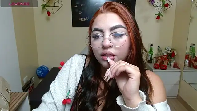 Snapshot of Miley_Clarck chatting on April 21, 2026, 1:28 pm Miley Clarck online show from April 21, 2026, 1:28 pm