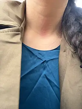 lucyxiaolulu online show from April 6, 2026, 2:40 am