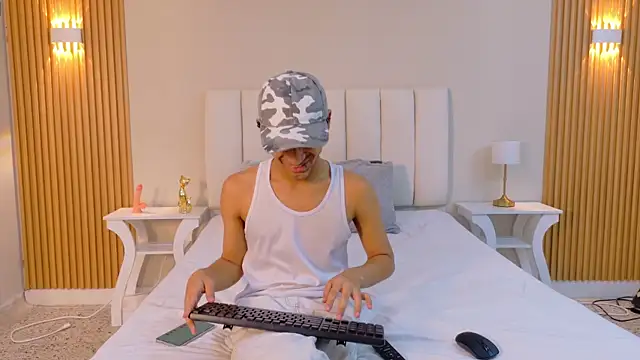  ArchieBlu  online show from April 8, 2026, 3:30 am