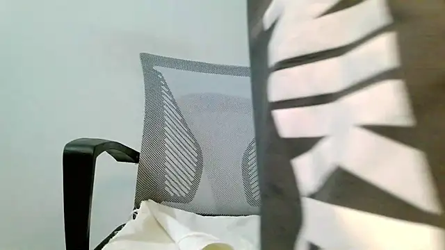 srghost333 online show from April 3, 2026, 4:41 am