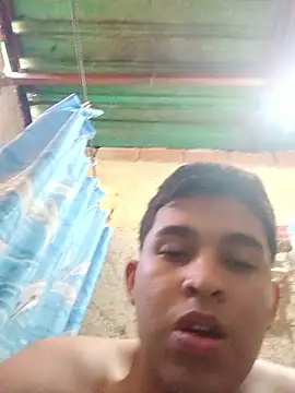 alee28728 online show from April 15, 2026, 9:15 pm