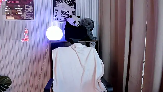  EmilyRouge  online show from April 14, 2026, 10:26 pm