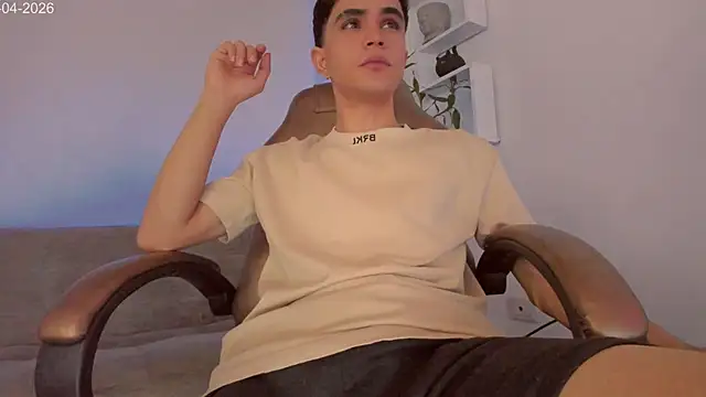 Leo-owen online show from April 14, 2026, 12:37 am