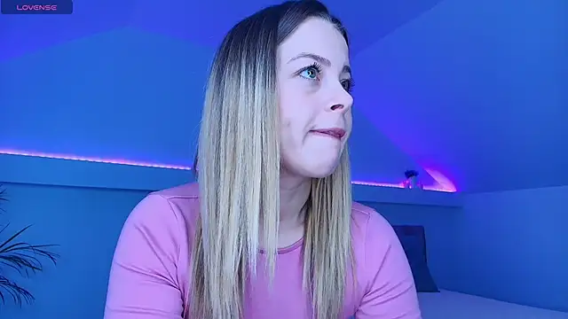 BluEyesKate online show from March 25, 2026, 5:07 am