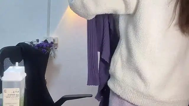 leilei998 online show from April 11, 2026, 11:47 am