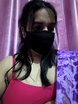 Snapshot of REENA-STRIP chatting on April 28, 2026, 7:18 pm REENA-STRIP online show from April 28, 2026, 7:18 pm