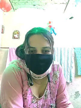 Snapshot of REENA-STRIP chatting on May 5, 2026, 5:43 am REENA-STRIP online show from May 5, 2026, 5:43 am