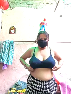 Snapshot of REENA-STRIP chatting on April 28, 2026, 5:45 am REENA-STRIP online show from April 28, 2026, 5:45 am