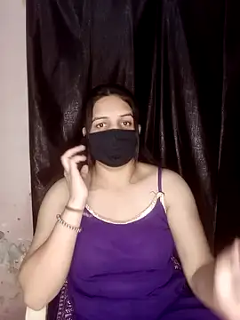 Snapshot of REENA-STRIP chatting on April 23, 2026, 5:47 pm REENA-STRIP online show from April 23, 2026, 5:47 pm