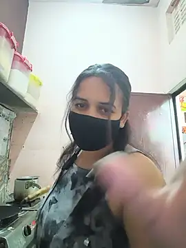 Snapshot of REENA-STRIP chatting on May 16, 2026, 6:34 am REENA-STRIP online show from May 16, 2026, 6:34 am