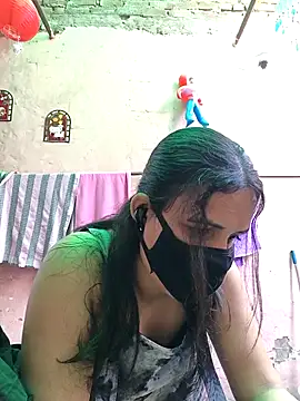Snapshot of REENA-STRIP chatting on May 11, 2026, 6:26 am REENA-STRIP online show from May 11, 2026, 6:26 am