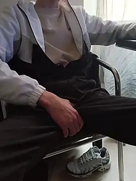 Snapshot of Skinboy06 chatting on April 26, 2026, 1:08 pm Skinboy06 online show from April 26, 2026, 1:08 pm