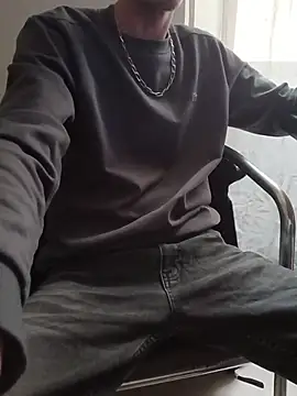 Snapshot of Skinboy06 chatting on April 22, 2026, 11:28 am Skinboy06 online show from April 22, 2026, 11:28 am