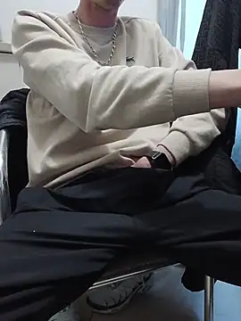 Snapshot of Skinboy06 chatting on May 5, 2026, 9:45 am Skinboy06 online show from May 5, 2026, 9:45 am