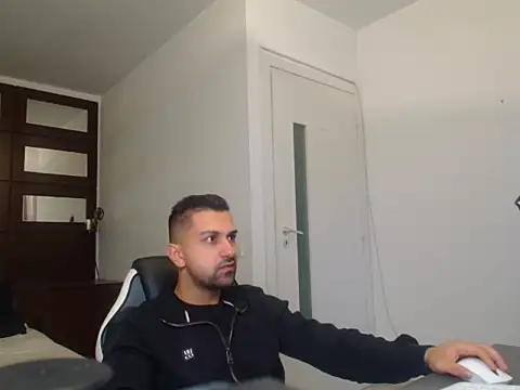 BryceReign online show from April 15, 2026, 4:29 am