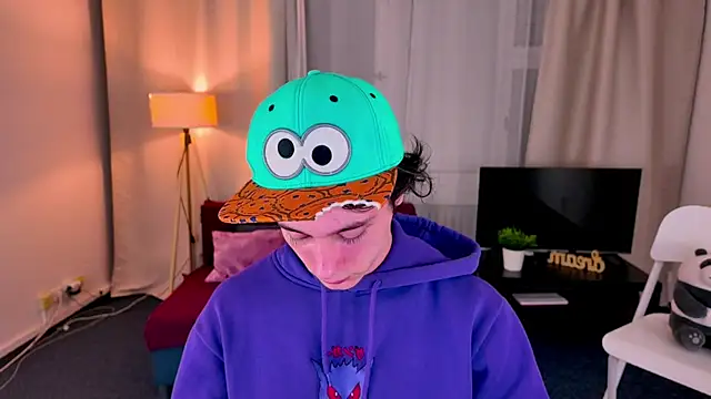 KevinStrike online show from April 13, 2026, 8:02 pm