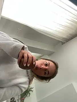 Sexyandtiny online show from March 20, 2026, 7:31 am