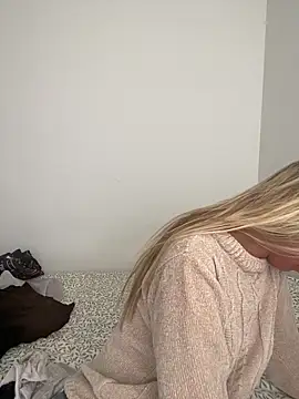 Sexyandtiny online show from March 22, 2026, 3:35 pm