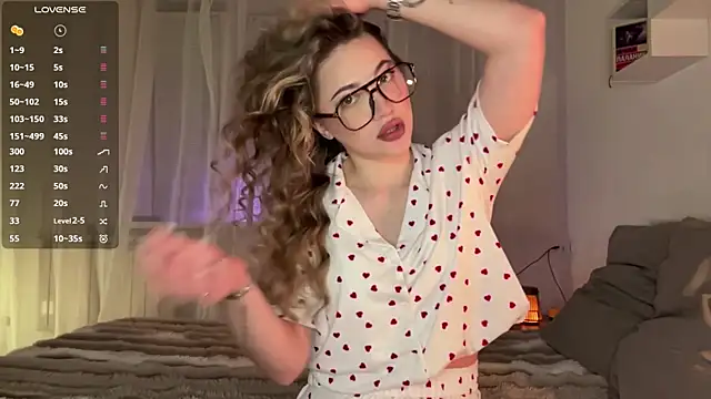 1Kellynaive online show from April 12, 2026, 6:33 pm