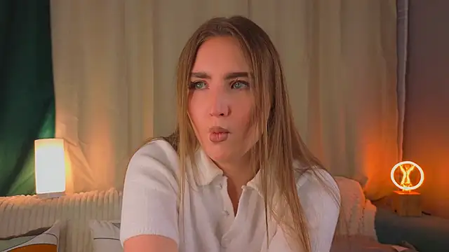 Snapshot of KarriDunman chatting on April 14, 2026, 12:32 pm KarriDunman online show from April 14, 2026, 12:32 pm