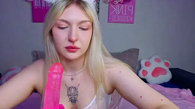 Snapshot of BlondieSummer chatting on May 2, 2026, 11:15 am BlondieSummer online show from May 2, 2026, 11:15 am