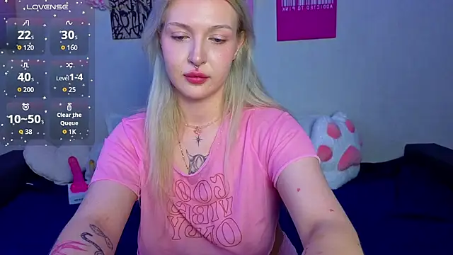 Snapshot of BlondieSummer chatting on May 29, 2026, 1:28 pm BlondieSummer online show from May 29, 2026, 1:28 pm