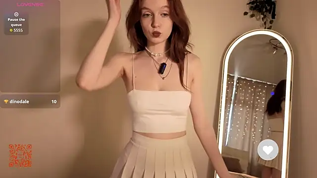 JoselynNeave online show from July 4, 2026, 8:42 am