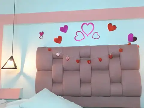 Keilafoxx18 online show from April 15, 2026, 7:58 pm