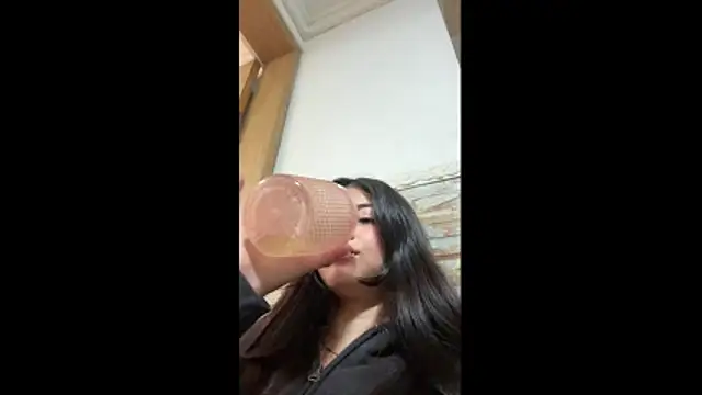 Snapshot of mia_gomez7 chatting on April 15, 2026, 9:04 pm mia gomez7 online show from April 15, 2026, 9:04 pm