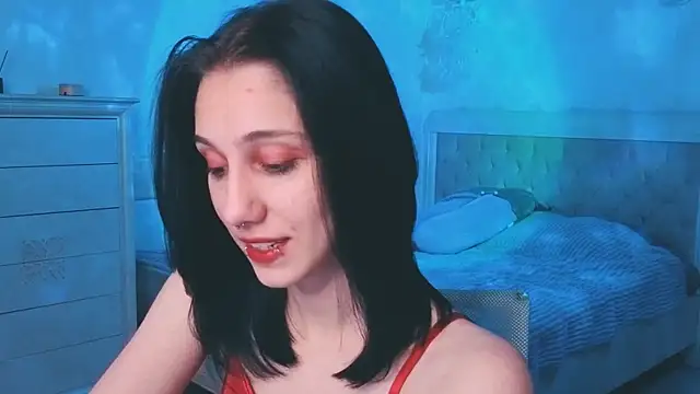 MilaVey online show from April 15, 2026, 7:58 pm