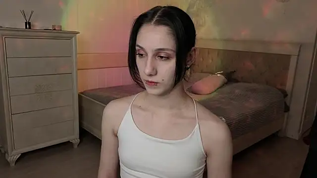 MilaVey online show from April 1, 2026, 4:37 pm