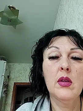 Snapshot of HelgaDennis chatting on April 27, 2026, 4:10 am HelgaDennis online show from April 27, 2026, 4:10 am