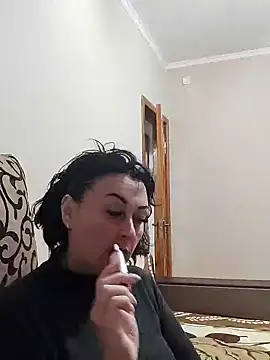 Snapshot of HelgaDennis chatting on April 15, 2026, 9:48 pm HelgaDennis online show from April 15, 2026, 9:48 pm