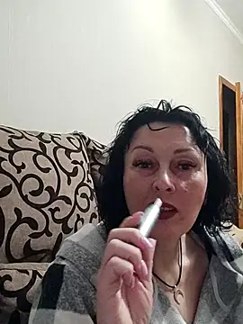 Snapshot of HelgaDennis chatting on April 14, 2026, 6:24 pm HelgaDennis online show from April 14, 2026, 6:24 pm