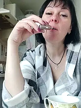 Snapshot of HelgaDennis chatting on April 7, 2026, 6:37 am HelgaDennis online show from April 7, 2026, 6:37 am