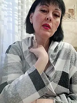 Snapshot of HelgaDennis chatting on April 2, 2026, 4:24 pm HelgaDennis online show from April 2, 2026, 4:24 pm