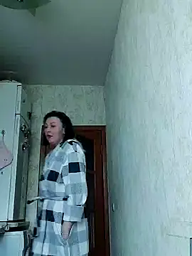 Snapshot of HelgaDennis chatting on April 14, 2026, 4:06 am HelgaDennis online show from April 14, 2026, 4:06 am