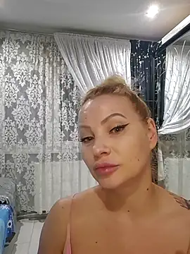 AngelGlowx online show from June 3, 2026, 7:51 pm