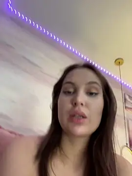 Luna Raif online show from April 9, 2026, 6:19 am