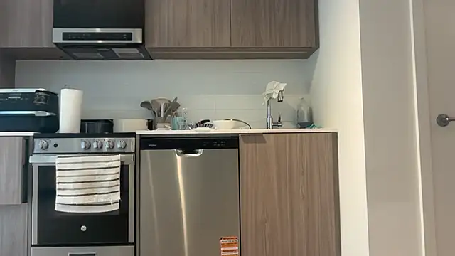 bendlikebanana   online show from March 31, 2026, 5:26 pm