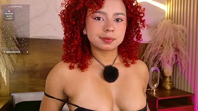 Snapshot of lara_curly chatting on May 8, 2026, 7:01 am lara curly online show from May 8, 2026, 7:01 am